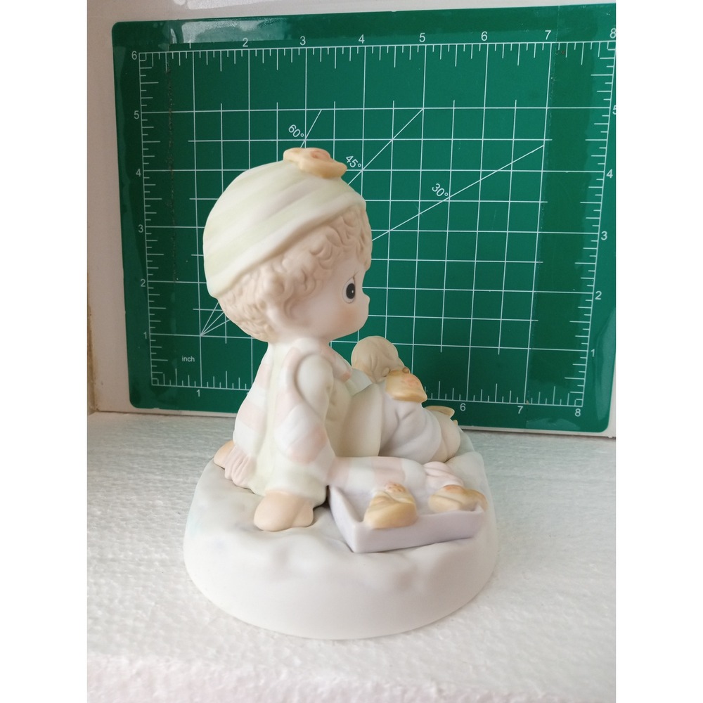 Precious Moments Angels On Earth Figurine Mask & Sledding Snow Scene 1996 - Picture 6 of 9